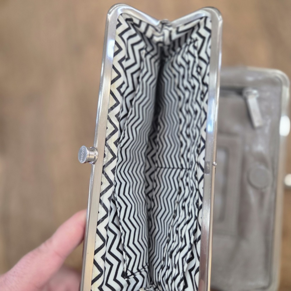 HOBO The Original Lauren Embossed  Leather Clutch Wallet - Picture 5 of 9